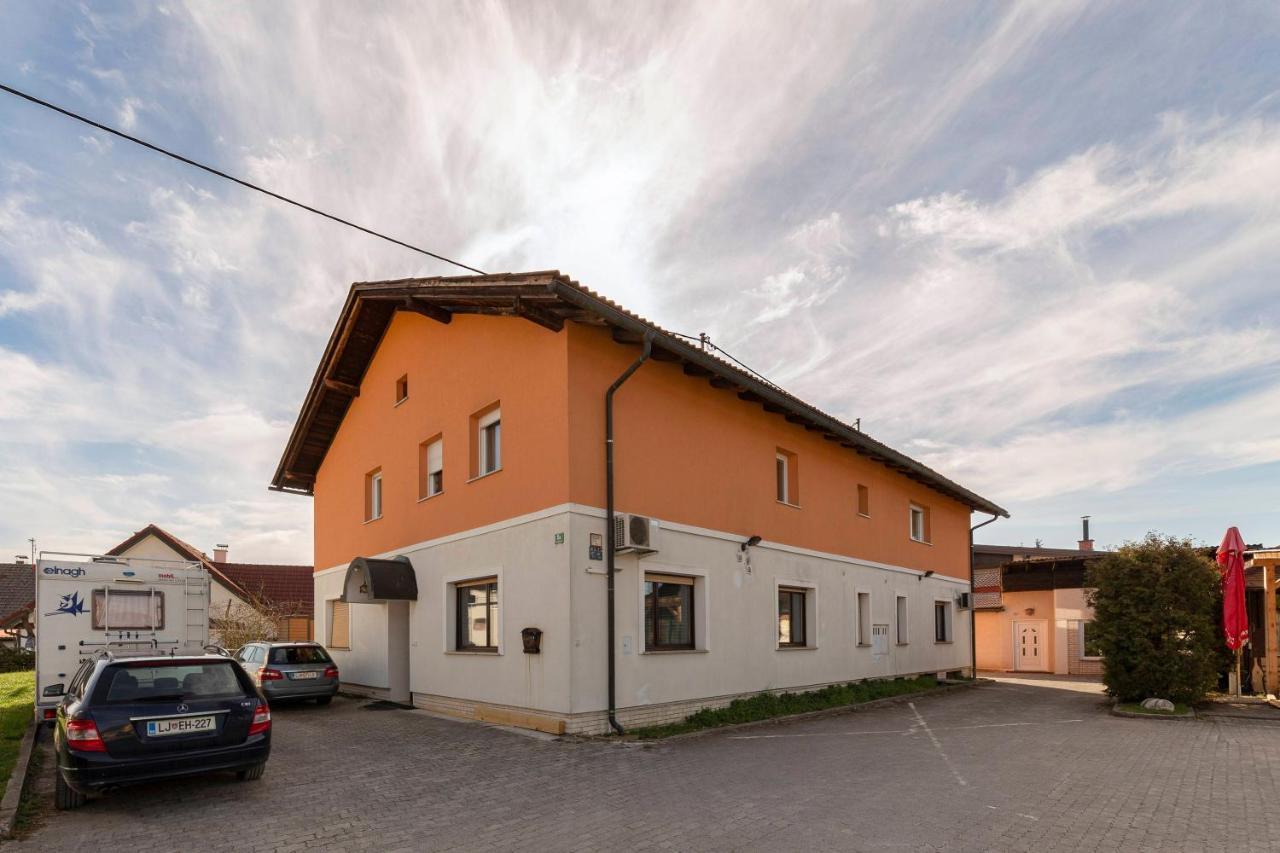 Apartments Keber Ljubljana Luaran gambar